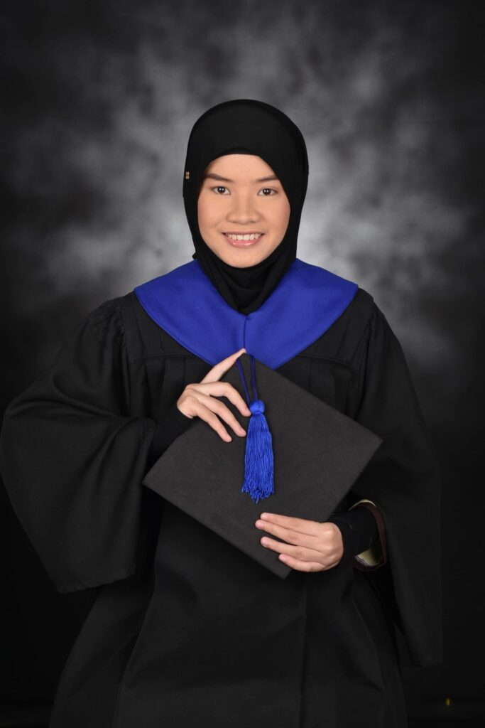 Scholar graduates cum laude